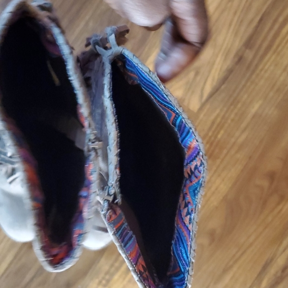 Boots - Picture 4 of 5